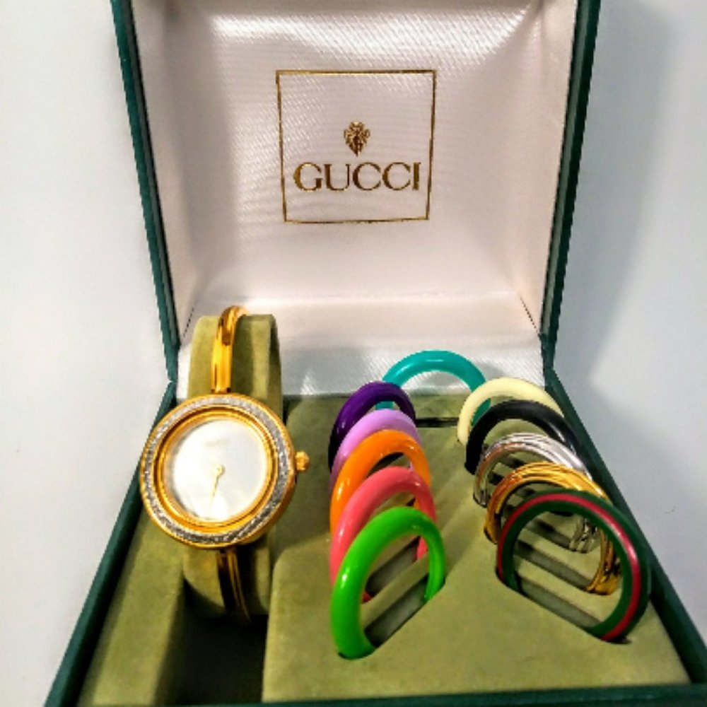 Retro vintage Gucci interchangeable Swiss watch with certificate of authenticity